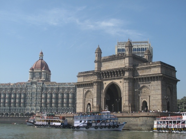 The Taj Hotel and India Gate 20120106-181725.jpg